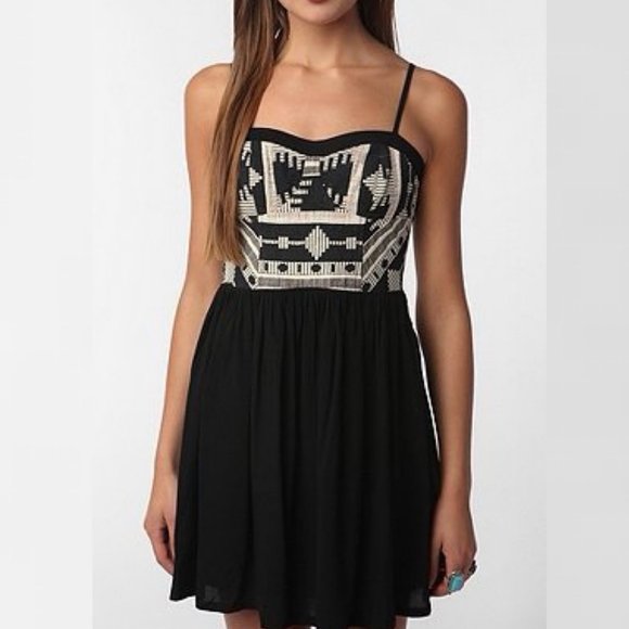 Urban Outfitters Dresses & Skirts - Urban Outfitters Embroidered Mini Dress Aztec Size 4 Bohemian Sweetheart Neck